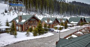 Winter town and ski lift in Washington State, demonstrating the best towns in Washington for outdoor enthusiasts.